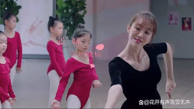 看到顧曉楠穿著禮服和馮總父女站在台上的時候,董博宇都酸了