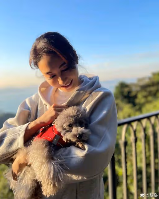 罕見曬夫妻合照!50歲黎姿喜迎結婚13周年,大十幾歲老公難得出鏡