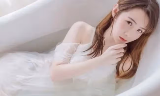 我是個狐狸精,膚白貌美,腰細腿長,他卻對我毫無感覺