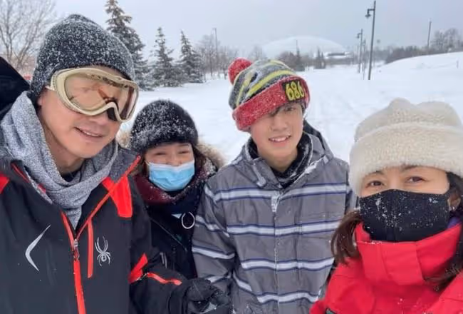 亞視花旦黃璦瑤近況,移民國外靠做電台DJ為生,兒子7歲她才嫁人