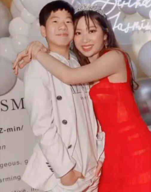 甄子丹為愛女慶生,嘟嘴獻吻女兒太溫馨,18歲甄濟如穿紅裙氣質好