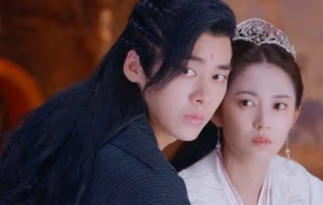李易峰陳鈺琪《鏡雙城》首播被嘲,主演演技拉胯,劇情毫無張力