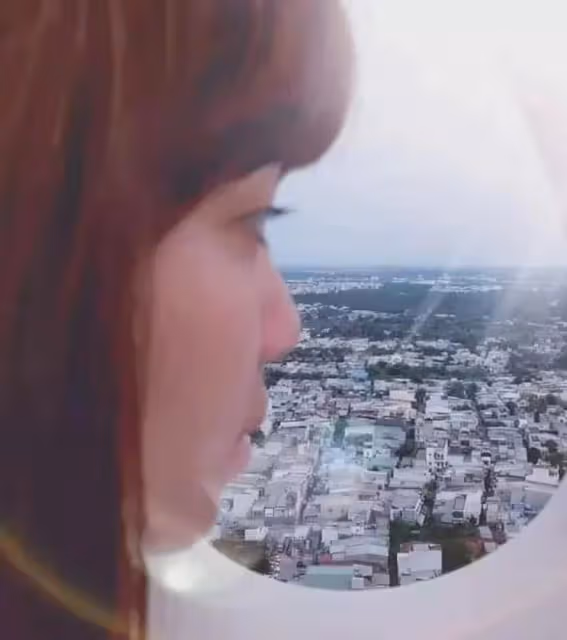 「看電影碰到如此大膽的姑娘，我該咋提醒她？」哈哈哈網友的三觀都歪了