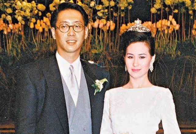 李嘉欣「搶走」許晉亨,成為大贏家,但真正的勝利者卻是何超瓊?