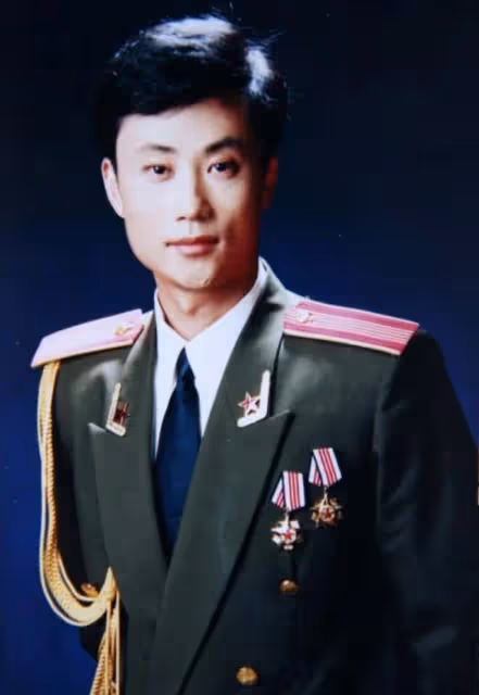 耿為華前妻鄭佳,嫁給了自己的偶像,被他寵11年為何還要離婚?