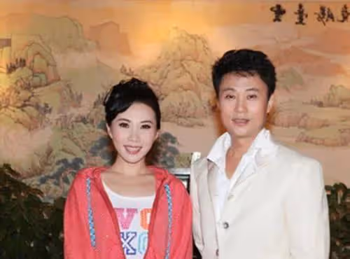 耿為華前妻鄭佳,嫁給了自己的偶像,被他寵11年為何還要離婚?