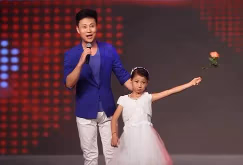 耿為華前妻鄭佳,嫁給了自己的偶像,被他寵11年為何還要離婚?