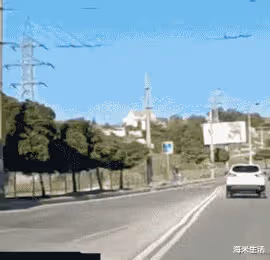 「看電影碰到如此大膽的姑娘，我該咋提醒她？」哈哈哈網友的三觀都歪了