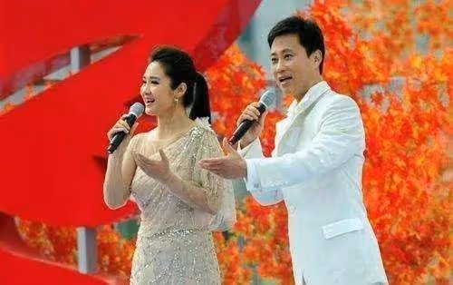 耿為華前妻鄭佳,嫁給了自己的偶像,被他寵11年為何還要離婚?