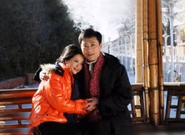 耿為華前妻鄭佳,嫁給了自己的偶像,被他寵11年為何還要離婚?