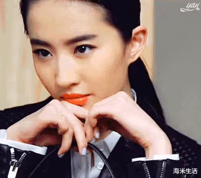 「看電影碰到如此大膽的姑娘，我該咋提醒她？」哈哈哈網友的三觀都歪了