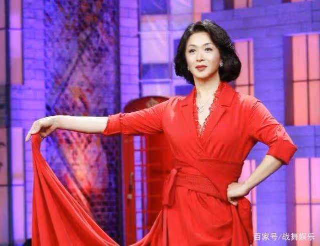 在家裡,金星是溫柔的妻子,完美的家庭主婦,這是漢斯愛她的原因