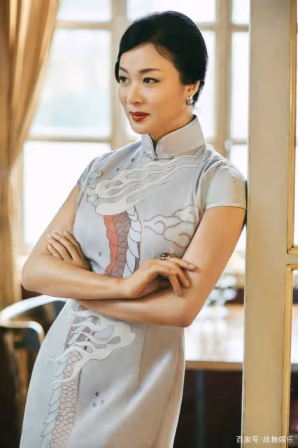 在家裡,金星是溫柔的妻子,完美的家庭主婦,這是漢斯愛她的原因