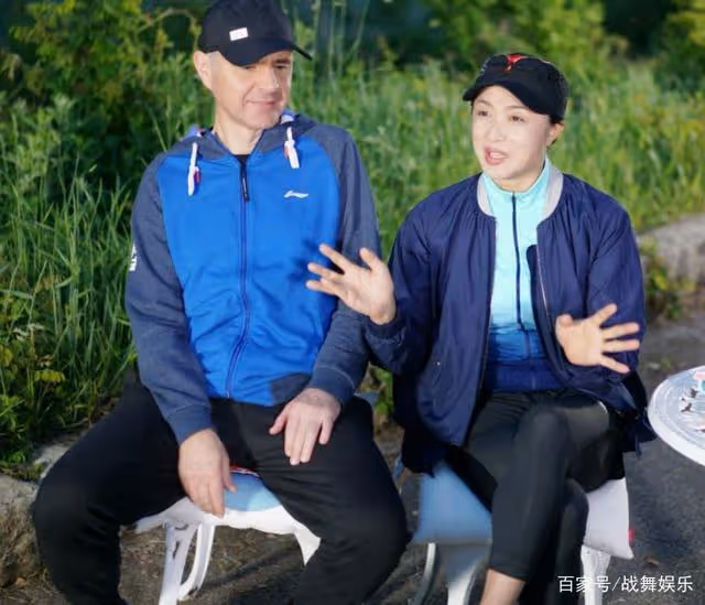 在家裡,金星是溫柔的妻子,完美的家庭主婦,這是漢斯愛她的原因