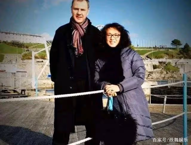 在家裡,金星是溫柔的妻子,完美的家庭主婦,這是漢斯愛她的原因