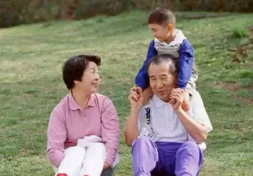 婆婆幫忙照顧孫子到「可以獨立上學」,卻被媳婦請回老家「安心養老」,她委屈:這種兒媳是不懂感恩嗎?