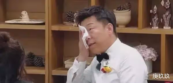 記者問黃渤：你年收入過億，為什麼還要把老年痴呆的父親，送到養老院？