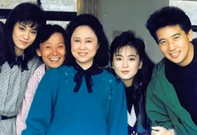 瓊瑤乾女兒近況曝光,58歲凍齡有術氣質好,息影后開茶館教茶藝