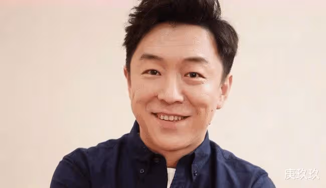 記者問黃渤：你年收入過億，為什麼還要把老年痴呆的父親，送到養老院？