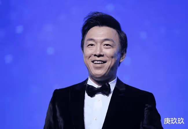 記者問黃渤：你年收入過億，為什麼還要把老年痴呆的父親，送到養老院？