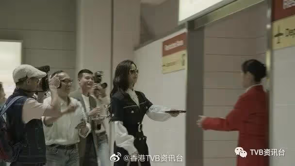 重現經典床褥廣告　伍樂怡向汪明荃致敬：雖然走曬音