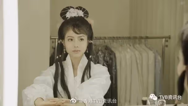 重現經典床褥廣告 伍樂怡向汪明荃致敬:雖然走曬音