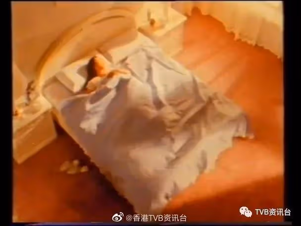 重現經典床褥廣告　伍樂怡向汪明荃致敬：雖然走曬音