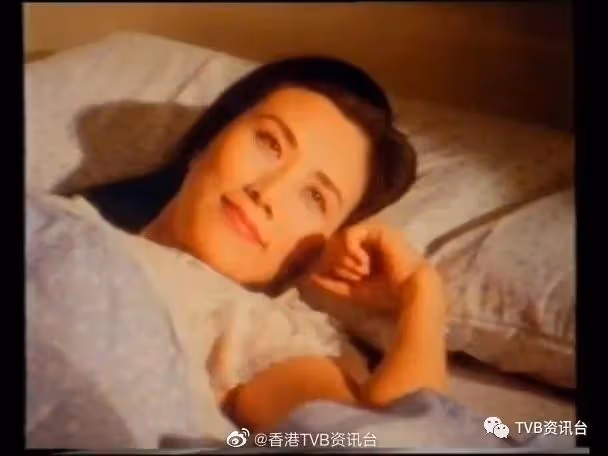 重現經典床褥廣告 伍樂怡向汪明荃致敬:雖然走曬音