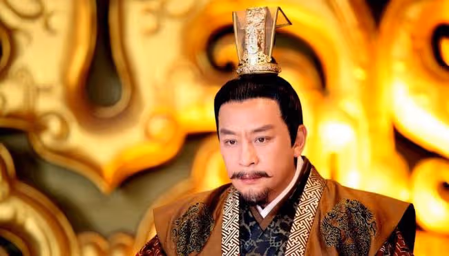 皇帝父親臨終，太子高興地想要登基，結果皇帝不是自己，還被賜死