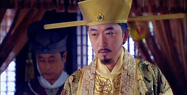 皇帝父親臨終，太子高興地想要登基，結果皇帝不是自己，還被賜死
