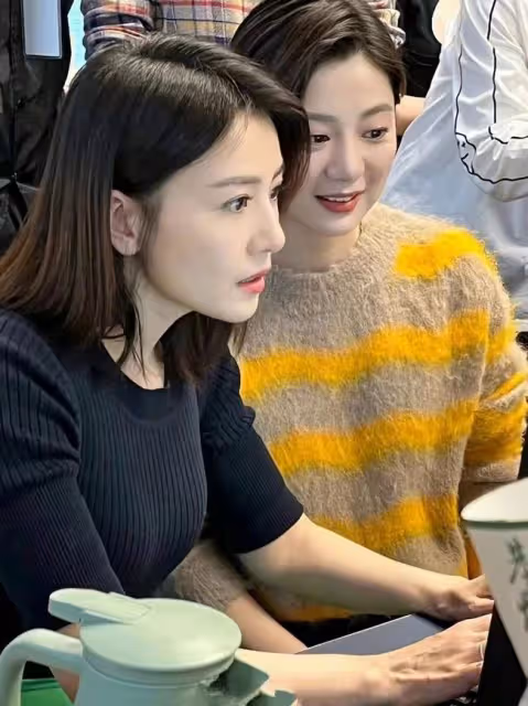 高圓圓現身某公司掃樓,男員工集體離位圍觀,小腹凸起與常人無異