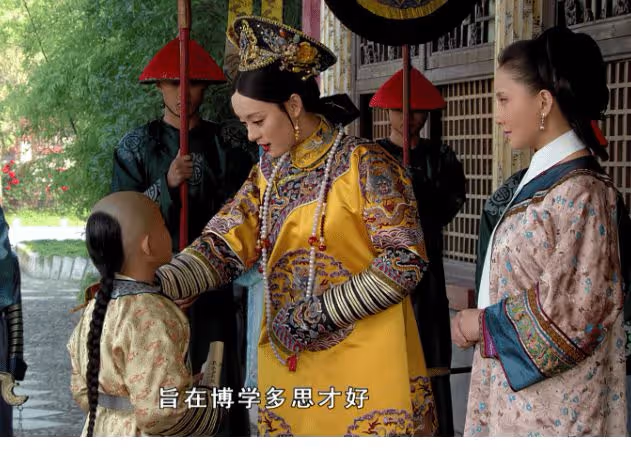 甄嬛最終原諒了四郎嗎？你看她被封為太后當天，頭上戴了啥？
