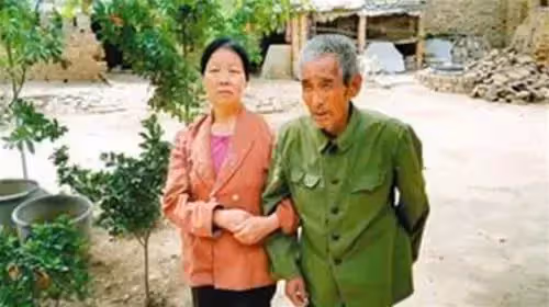 兒子外出打工,19年不與父母聯系,沒成想他一直「躺」在自家院子