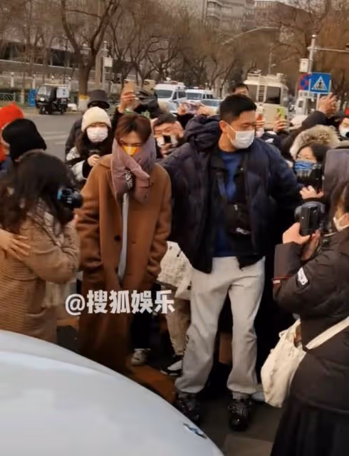 央視春晚彩排第二彈！張國立低調現身，王嘉爾或與張偉麗同台表演