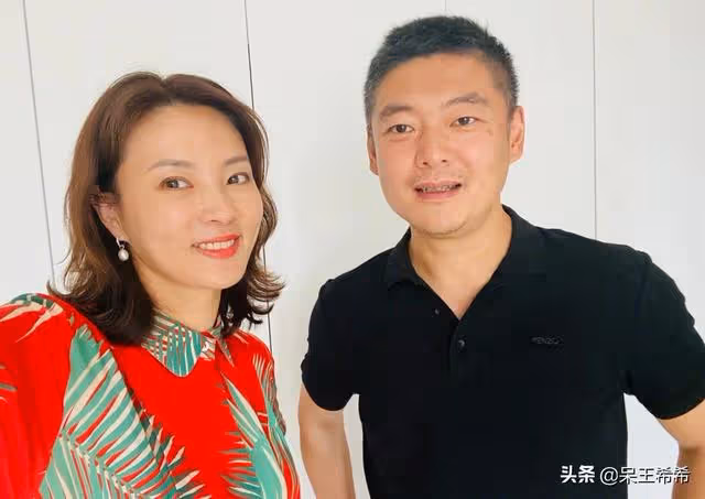 央視主持人劉芳菲：事業發展走下坡路，45歲至今單身