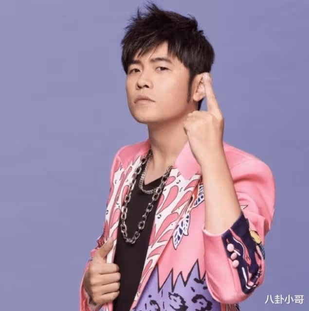 周杰倫曬出昆凌孕照，官宣妻子懷三胎，疑似小S的預言得到印證