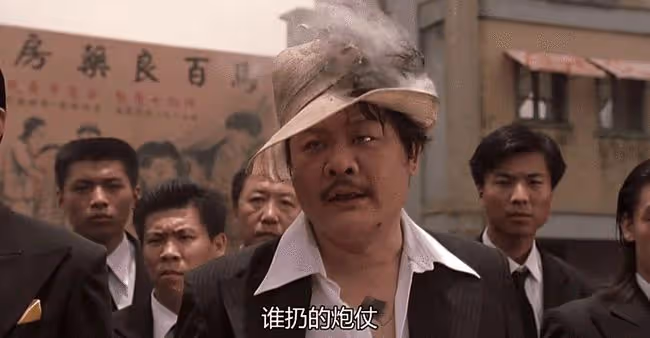 1990年，周星馳在山裡上廁所，打電話向林雪求助，林雪：這是你的問題