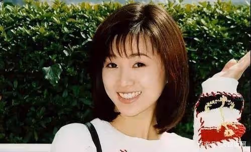 日本天后墮落史：16歲爆紅，38歲淪為逃犯，她到底走錯了哪一步？