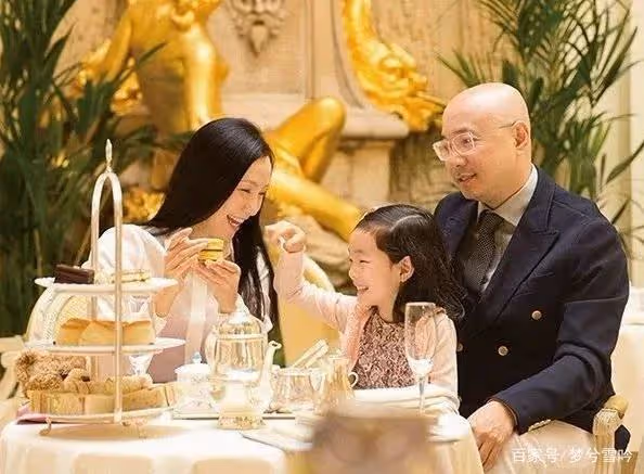 看看大導演徐崢和陶虹的家，餐廳堪比五星酒店，真的太氣派了！