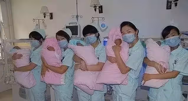 19年前轟動一時的「5胞胎」如今已成年!媽媽淚目:如果能重新選擇,我寧願一個都不要