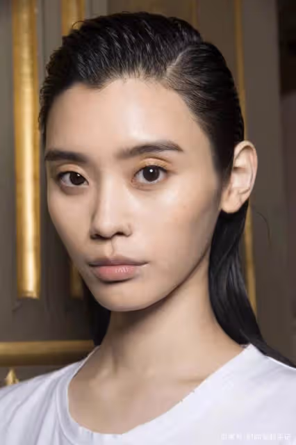 被男生公認為不好看的4種臉型，化妝也很難變美，希望你一個不中