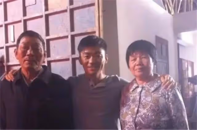 王寶強父親王銀生:老伴去世後,孝順兒子用愛和孝心為我療傷