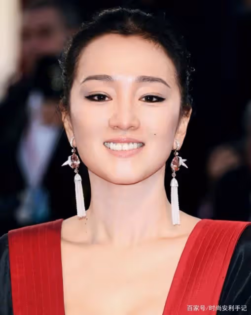 被男生公認為不好看的4種臉型，化妝也很難變美，希望你一個不中