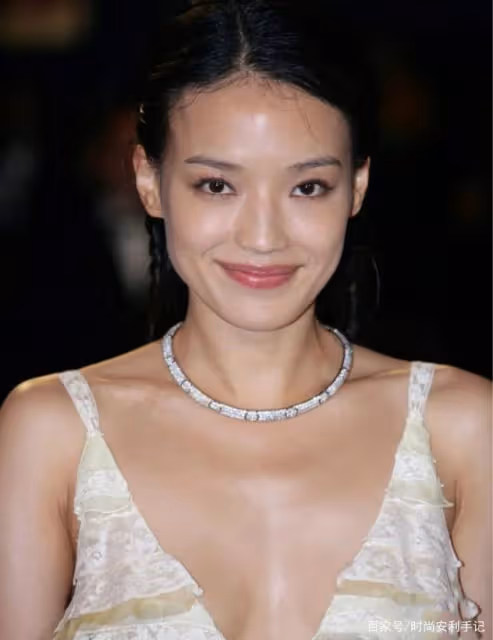被男生公認為不好看的4種臉型，化妝也很難變美，希望你一個不中
