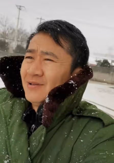 戲骨李嘉明雪地思念亡父母,感嘆沒了他們活著為啥,表情觸動人心