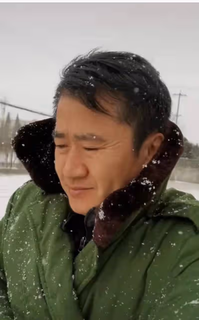 戲骨李嘉明雪地思念亡父母,感嘆沒了他們活著為啥,表情觸動人心