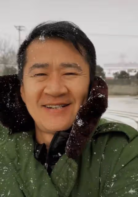 戲骨李嘉明雪地思念亡父母,感嘆沒了他們活著為啥,表情觸動人心