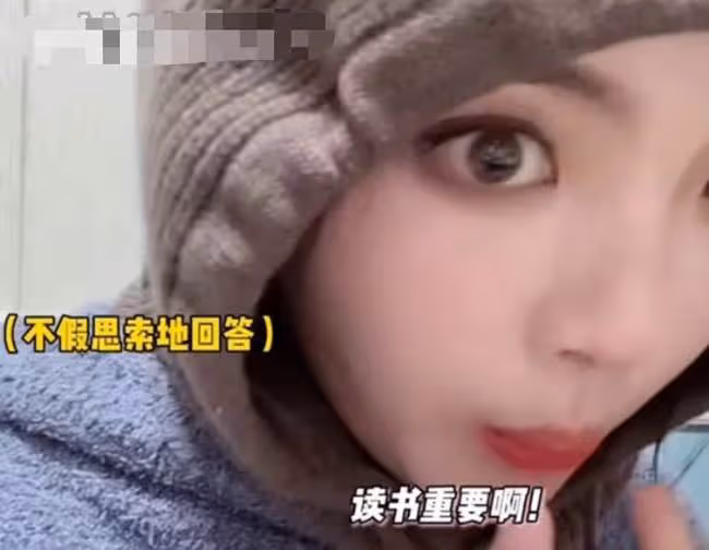 楊超越直播承諾供妹妹上大學,直言讀書很重要,自己初中輟學打工