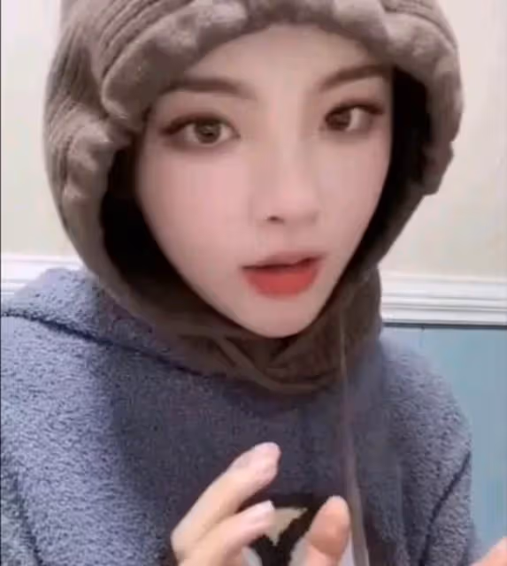 楊超越直播承諾供妹妹上大學,直言讀書很重要,自己初中輟學打工