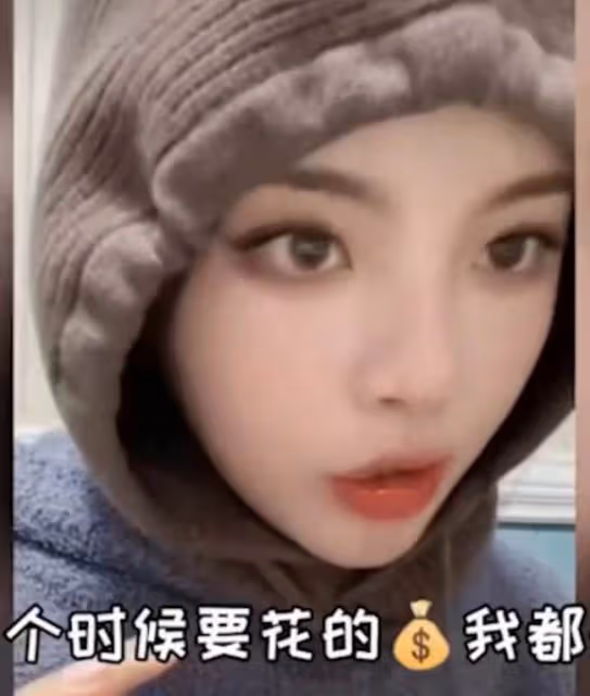 楊超越直播承諾供妹妹上大學,直言讀書很重要,自己初中輟學打工
